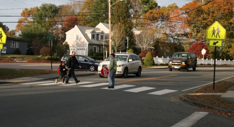 Patrolled Washington Street Crosswalk
This figure is an image showing a crosswalk and crossing guard at Washington Street near Hansen School.